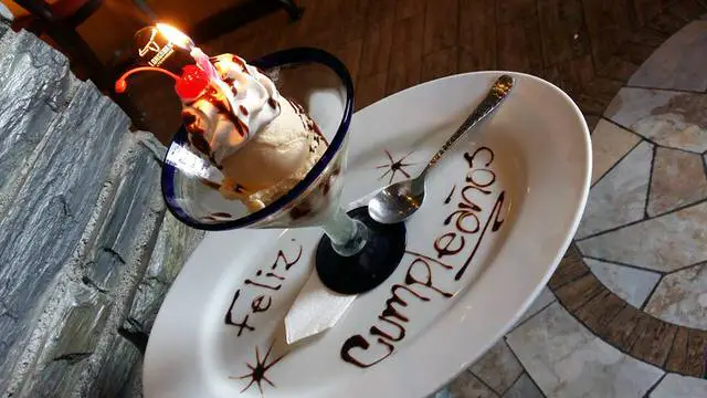 celebrar-cumpleaños-en-restaurante