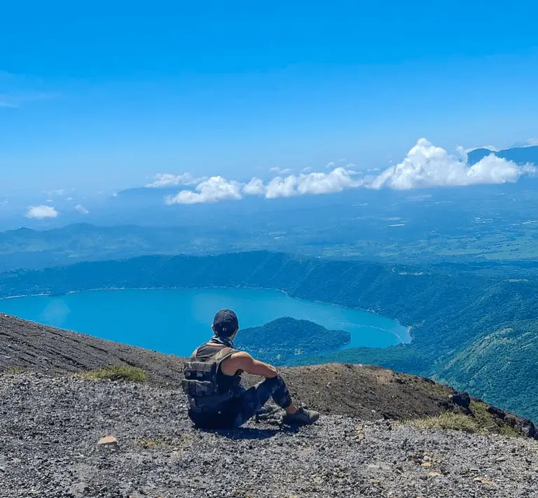 vista del lago de coatepeque desde volcan ilamatepec
