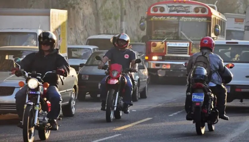infracciones-de-transito-motos-motociclistas-el-salvador