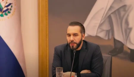 ¿A que países se quiere parecer El Salvador? y a que país quiere evitar parecerse